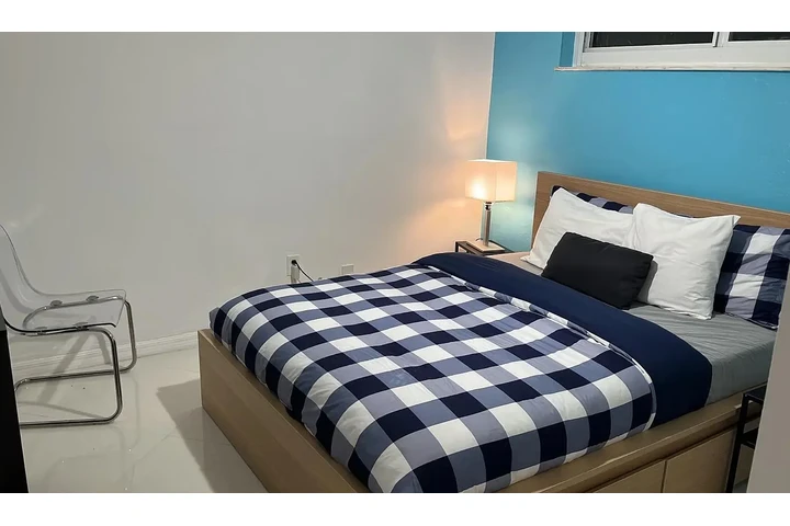 $2350 : Beautiful 3-Bedrooms image 5