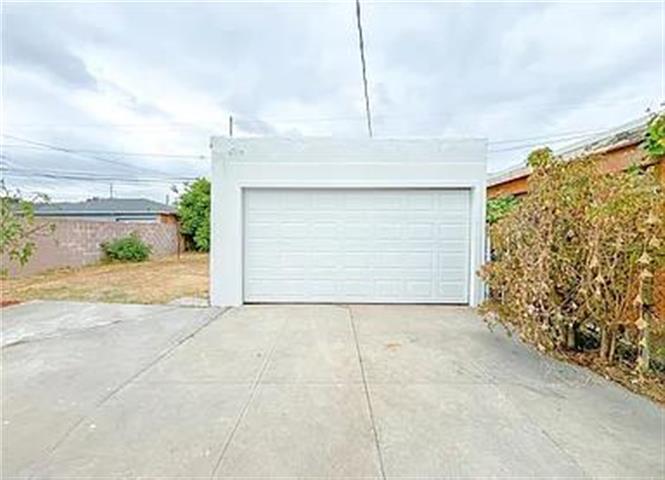 $1500 : FIRST MONTH FREE**South Gate** image 7