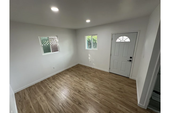 $1850 : Studio for Rent image 5