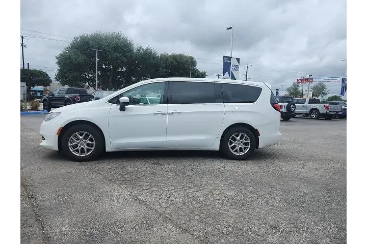 $20998 : Chrysler Voyager 2023 LX 4dr image 4