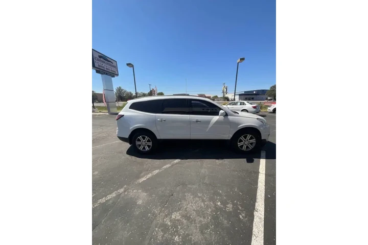 2016 Traverse LT image 4