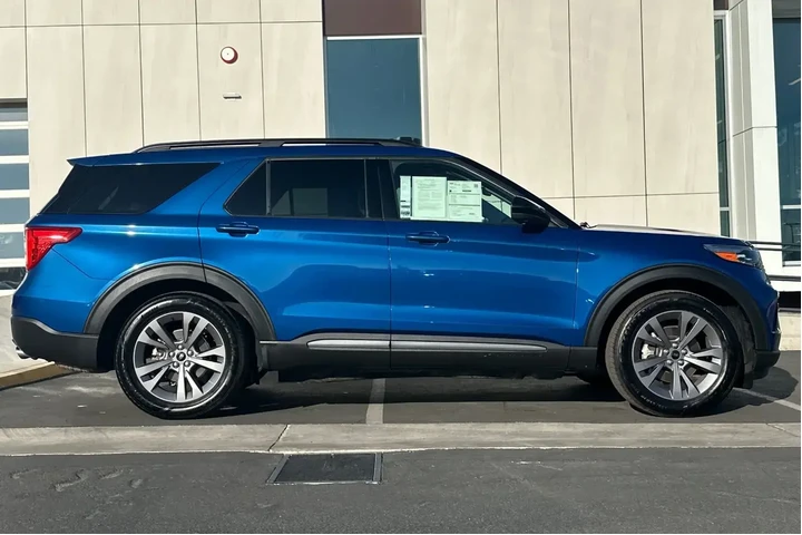 $27800 : Ford Explorer 2022 XLT 4dr S image 2