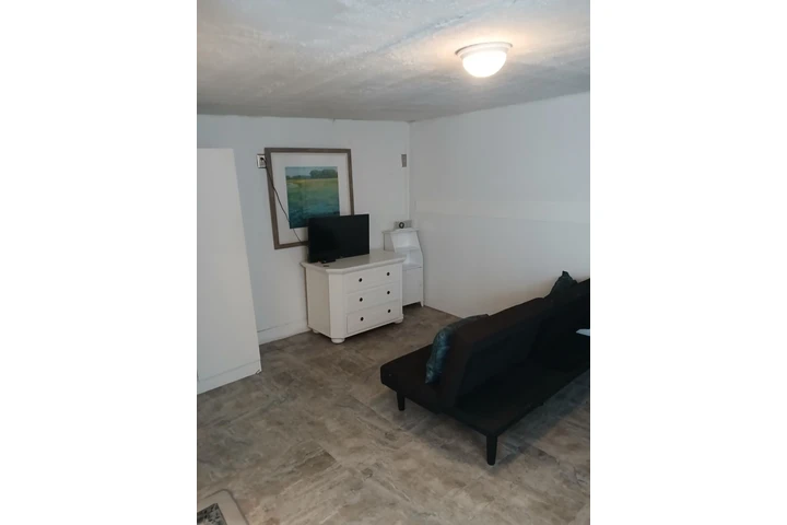 $800 : Amplio studio image 1