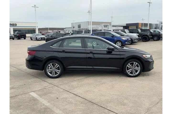 $17499 : Volkswagen Jetta 2024 SE 4dr image 2