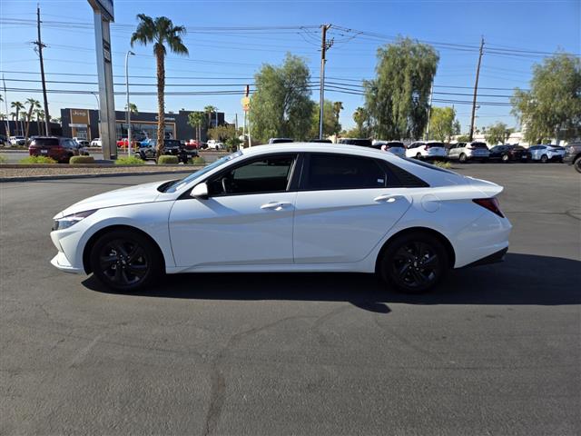 $19746 : Pre-Owned 2022 Elantra SEL image 3