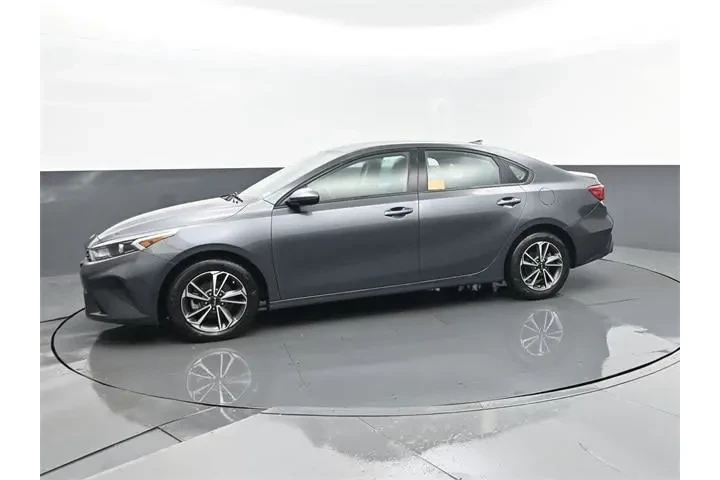 $17594 : Kia Forte 2024 LXS 4dr Sedan image 5