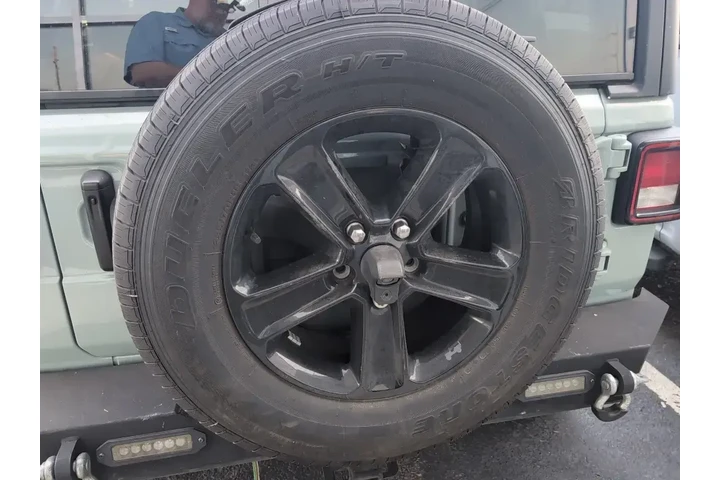 $28000 : Jeep Wrangler 2023 4x4 Sport image 5