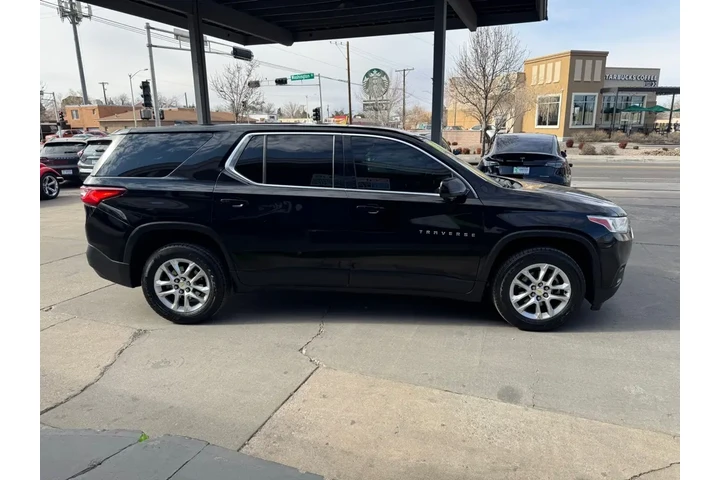 2018 Traverse LS FWD image 4