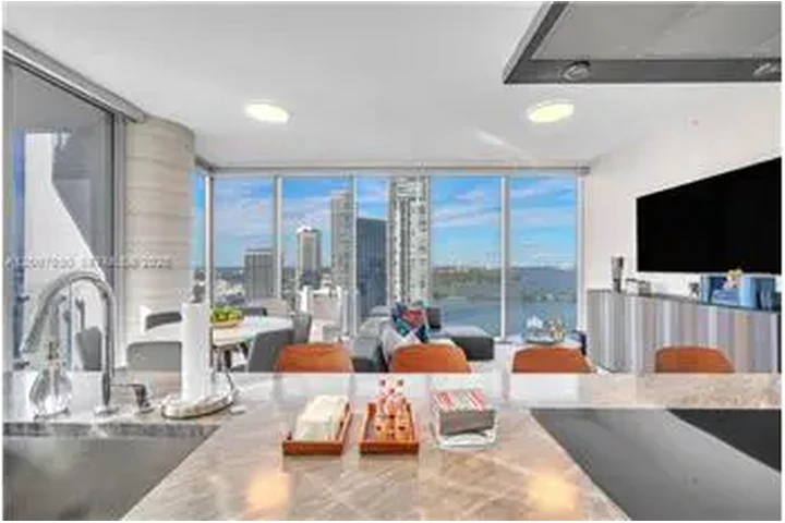 $9500 : Rental property with 2 bedro image 2