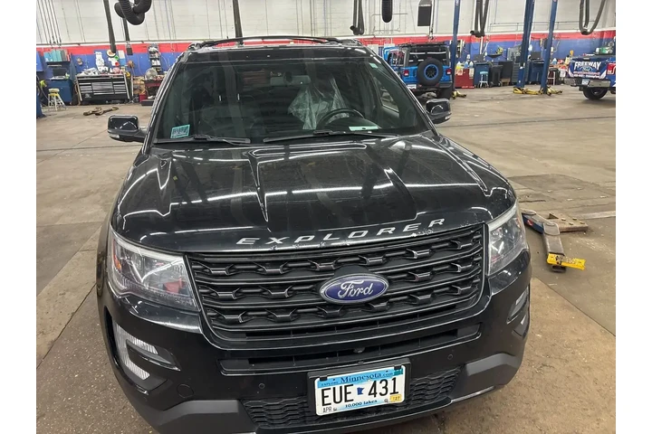 $17998 : Ford Explorer 2017 AWD Sport image 3