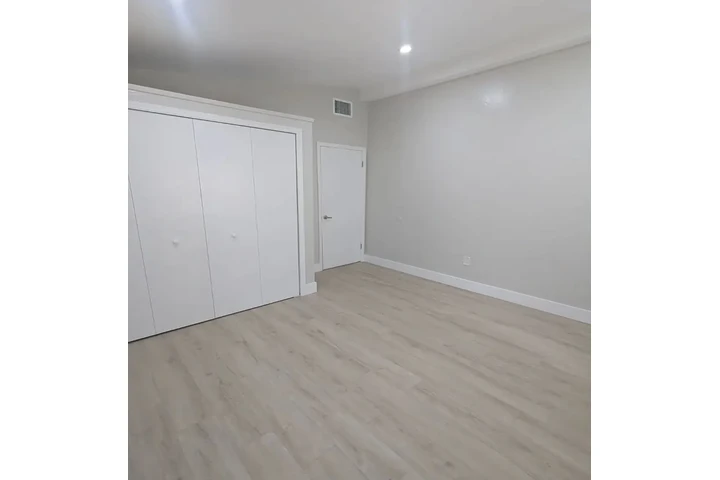 $1700 : 3 dormitorios y 1 baño H image 3