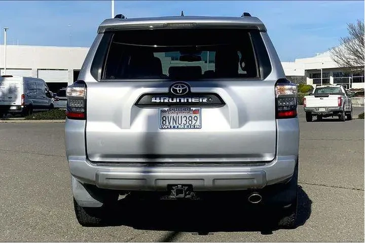 $29985 : Toyota 4Runner 2018 4x4 SR5 image 4