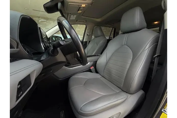 $31995 : Toyota Highlander 2021 AWD X image 4
