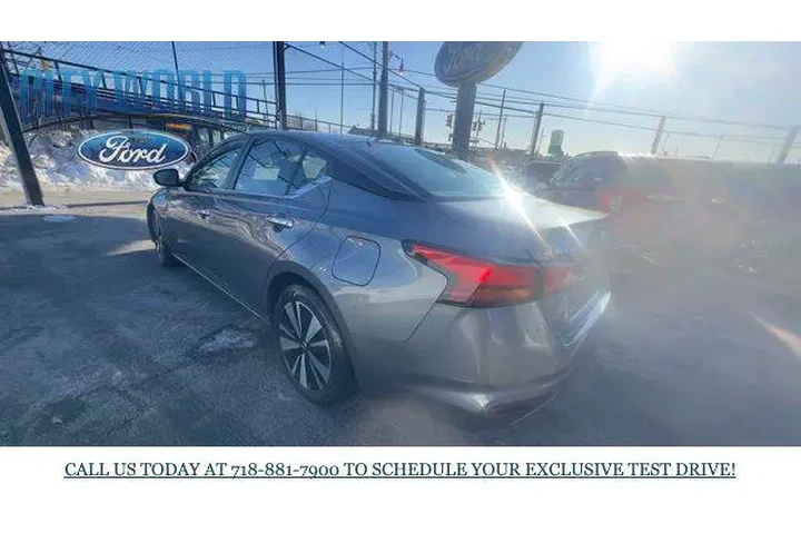 $17088 : Nissan Altima 2021 2.5 SV 4d image 3