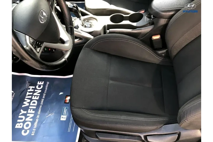 $9990 : 2017 Veloster Base 6AT image 9