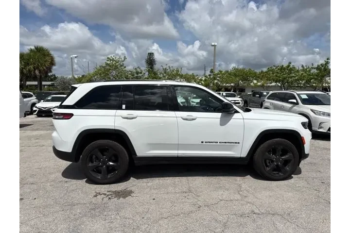 $37988 : Jeep Grand Cherokee 2024 4x4 image 2