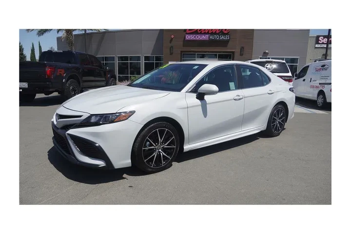 $27500 : 2024 Camry SE Sedan 4D image 2