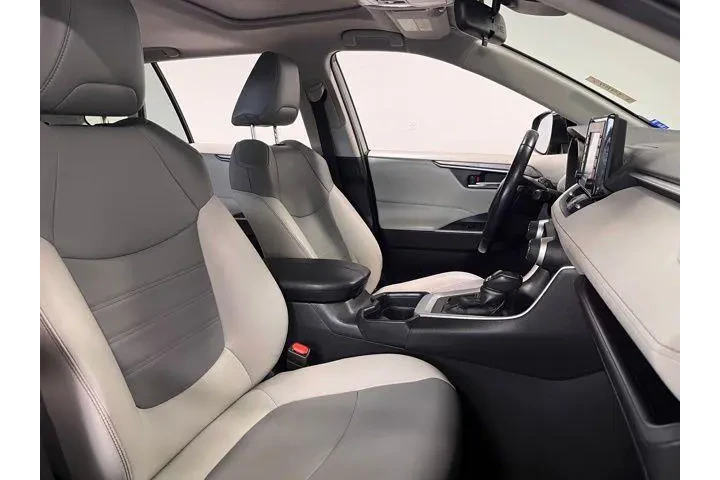 $23952 : Toyota RAV4 2019 XLE Premium image 10