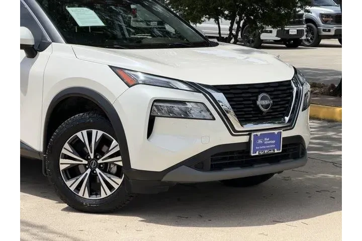 $23764 : Nissan Rogue 2023 SV 4dr Cro image 2
