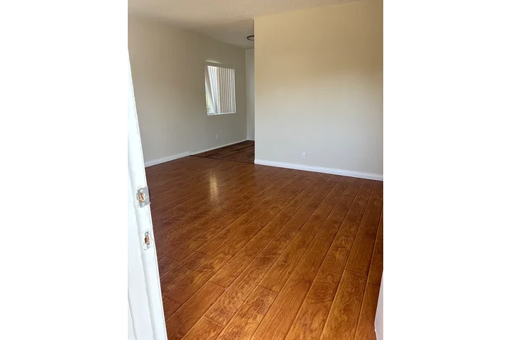 $1650 : L.A./ 90044,  RENTO APTO image 2