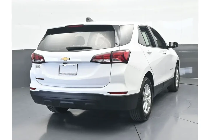 $17424 : Chevrolet Equinox 2023 LS 4d image 5