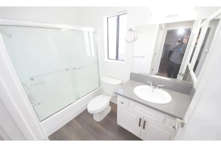 $1450 : 1 Bedroom unit in Lynwood image 3