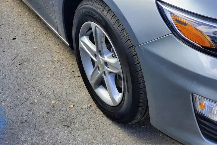 $18243 : Chevrolet Malibu 2024 LT 4dr image 4