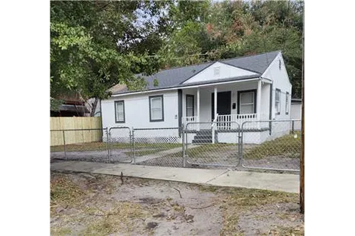 $650 : Rental property with 1 bedro image 1