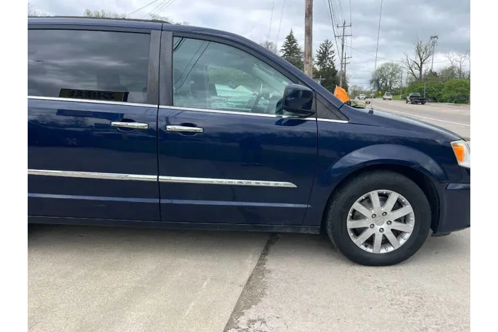 $6995 : 2015 Town and Country Touring image 10