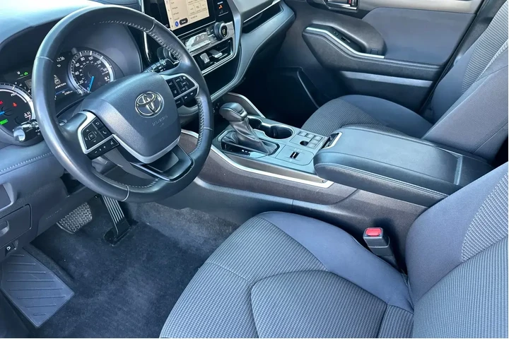 $32425 : Toyota Highlander Hybrid 202 image 10