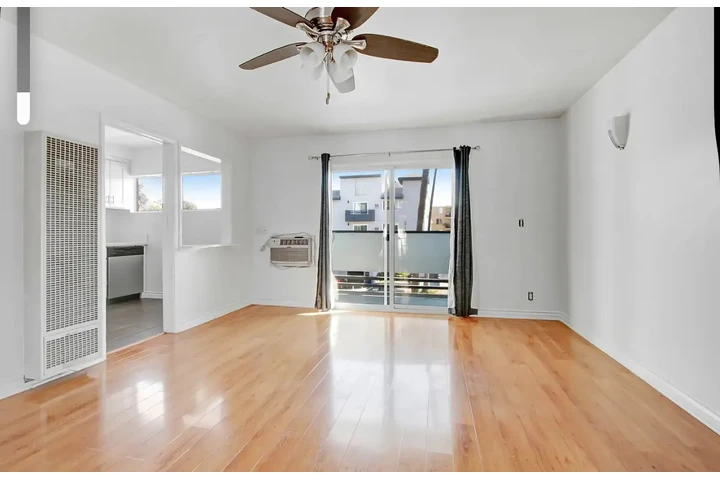$1450 : 1 Bed 1Bath Apt in Kenmore Ave image 5
