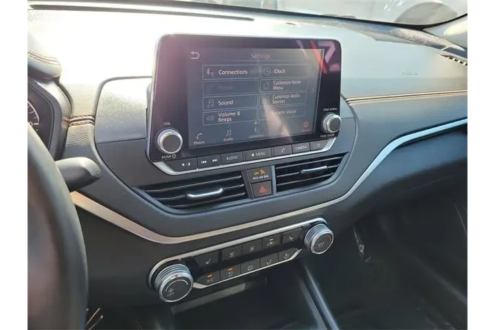 $23450 : Nissan Altima 2021 2.5 SR 4d image 8