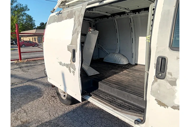 $6000 : 2010 Express 2500 image 8