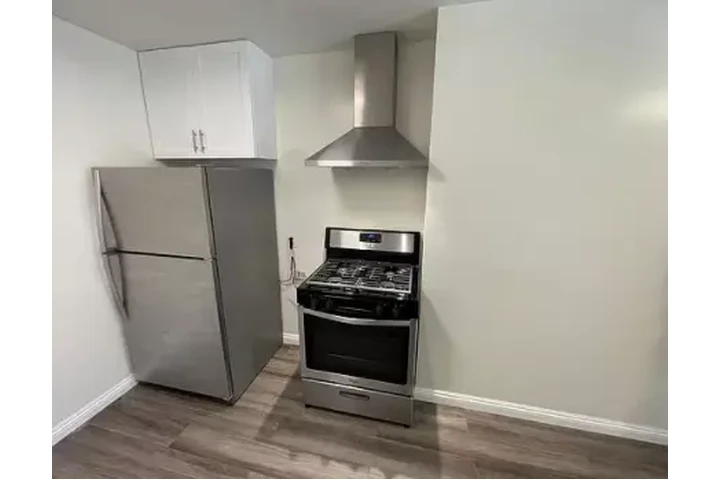 $1000 : LAWNDALE CA 1bed Apartamento image 1