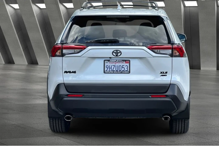 $33500 : Toyota RAV4 2023 AWD XLE Pre image 10
