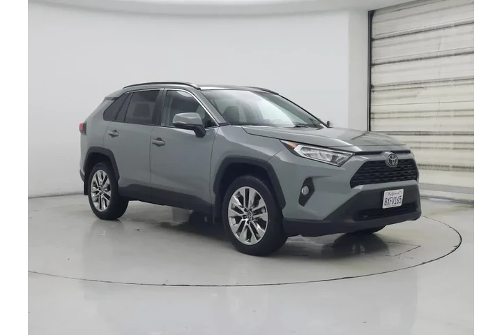 $29998 : Toyota RAV4 2021 AWD XLE Pre image 1
