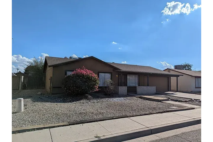 $1700 : Welcome to your future home! image 1