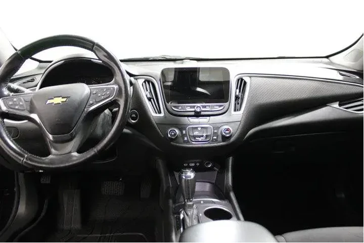 $17988 : Chevrolet Malibu 2020 RS 4dr image 2