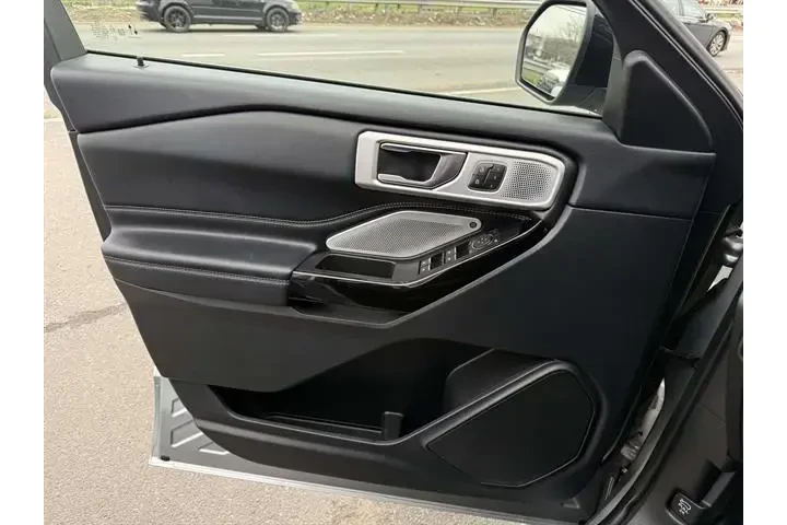 $39995 : Ford Explorer 2022 AWD ST 4d image 10