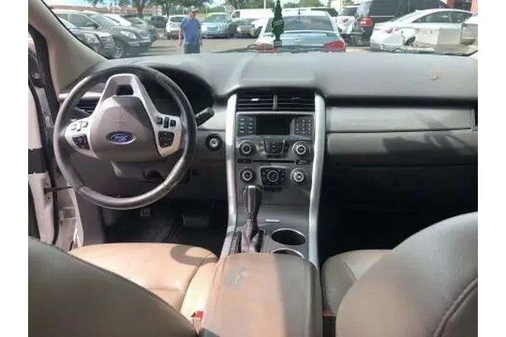 2013 Edge SEL image 9