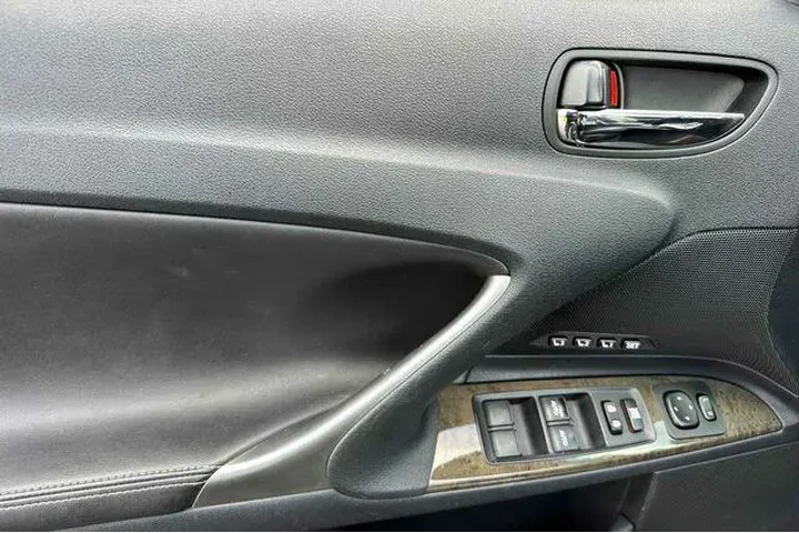 $15235 : Lexus IS 250C 2011 2dr Conve image 9