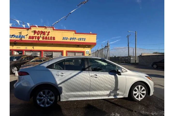 $23995 : 2025 Corolla LE image 10