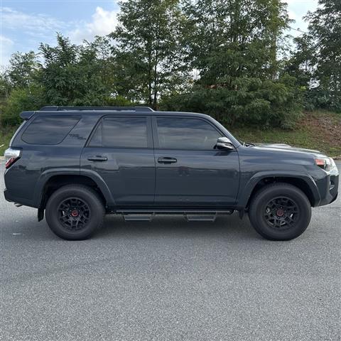 $51922 : PRE-OWNED 2024 TOYOTA 4RUNNER image 6