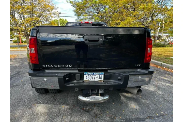 $55000 : 2011 Silverado 3500HD 4WD Cre image 5