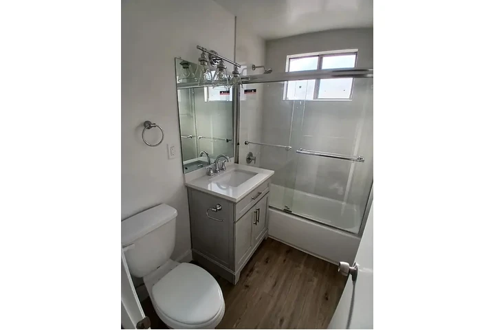 $1450 : 1 BED 1BATH Apt in Los Angeles image 10