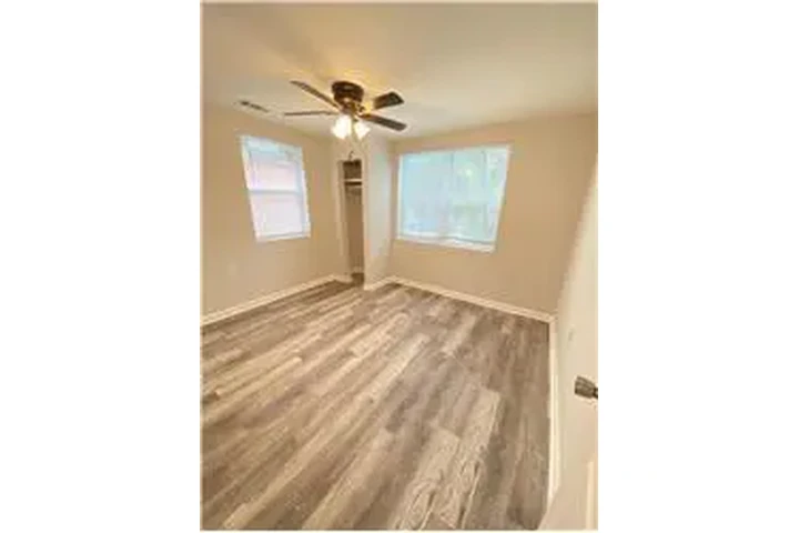 $1900 : Rental property with 3 bedro image 5