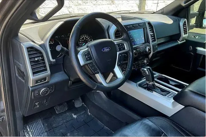 $33895 : Ford F-150 2020 4x4 Lariat 4 image 2