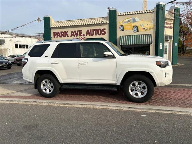 $26995 : 2018 4Runner SR5 image 3