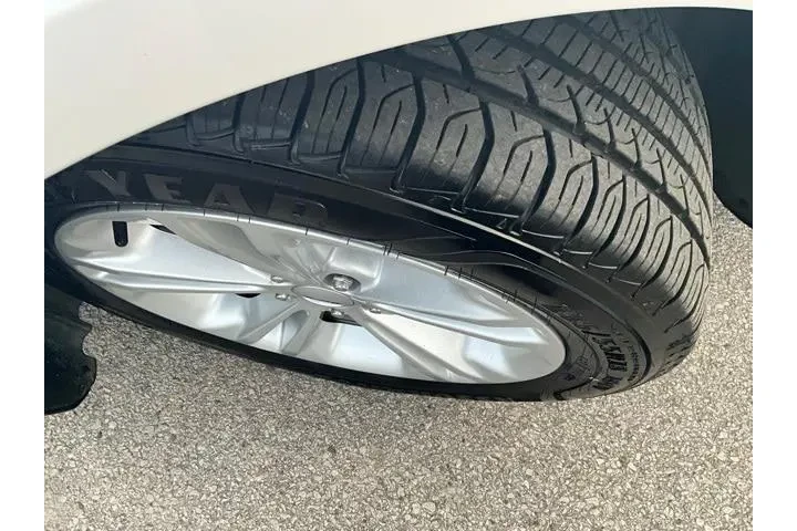 $15515 : Ford Taurus 2016 SEL 4dr Sed image 5