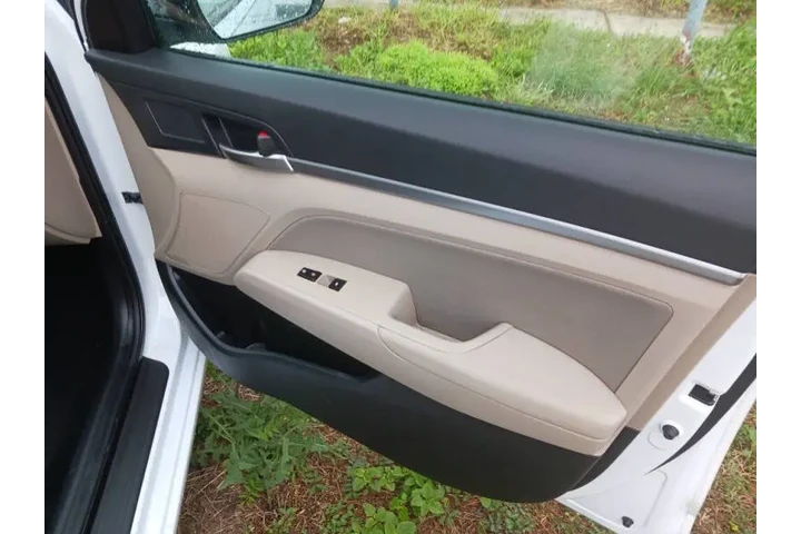 $11800 : 2020 Elantra SEL image 4
